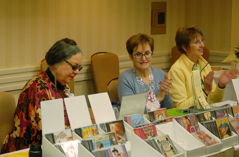 dsc_1124.jpg - Nan Bostick, Deborah Gale and Diane Hovey serve in the Golden State Room