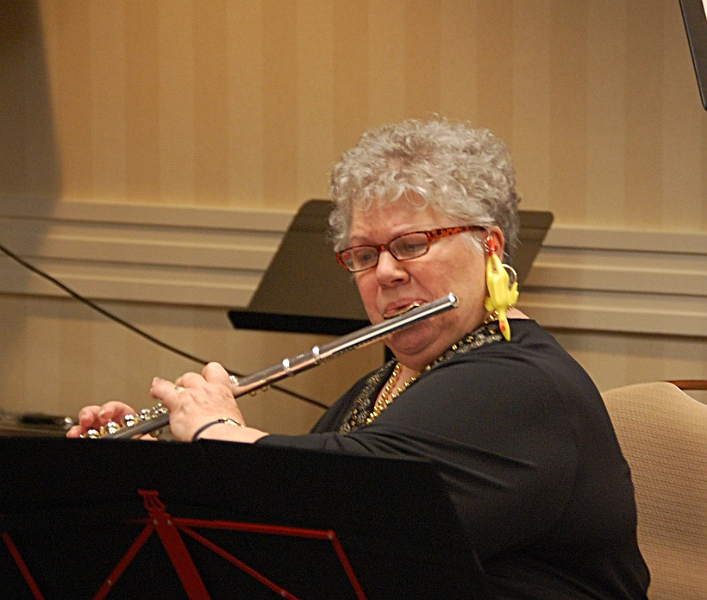 dsc_2619.jpg - Rubber Chicken Flute Quartet