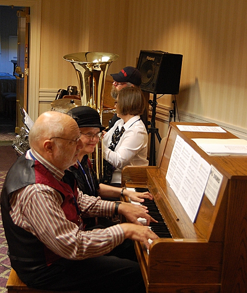 srs_4590.jpg - Jack & Chris Bradshaw (foreground) and Steve & Robyn Drivon